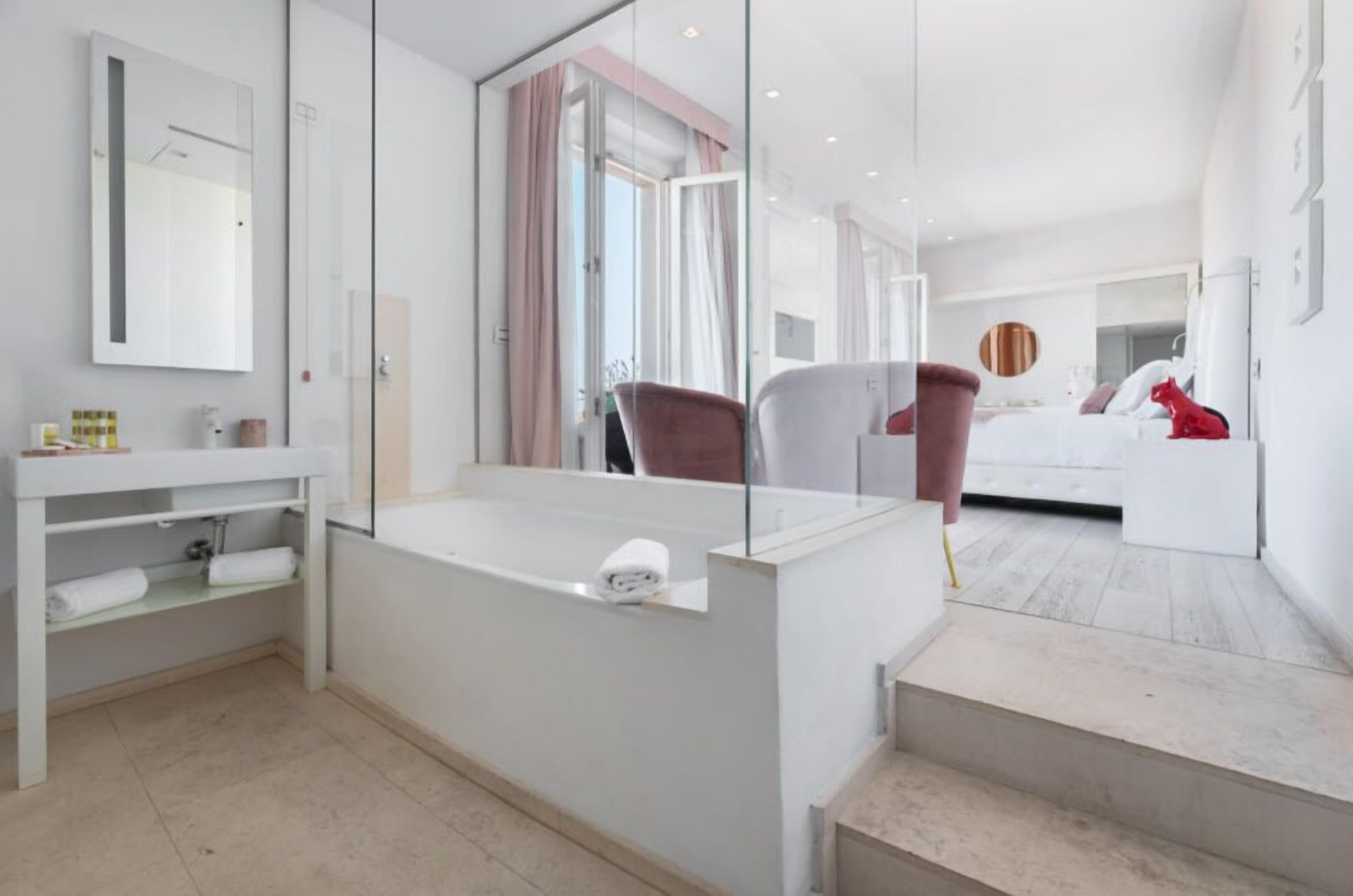 junior suite, terrace | bathroom | eco-friendly toiletries, hair dryer, bidet, towels