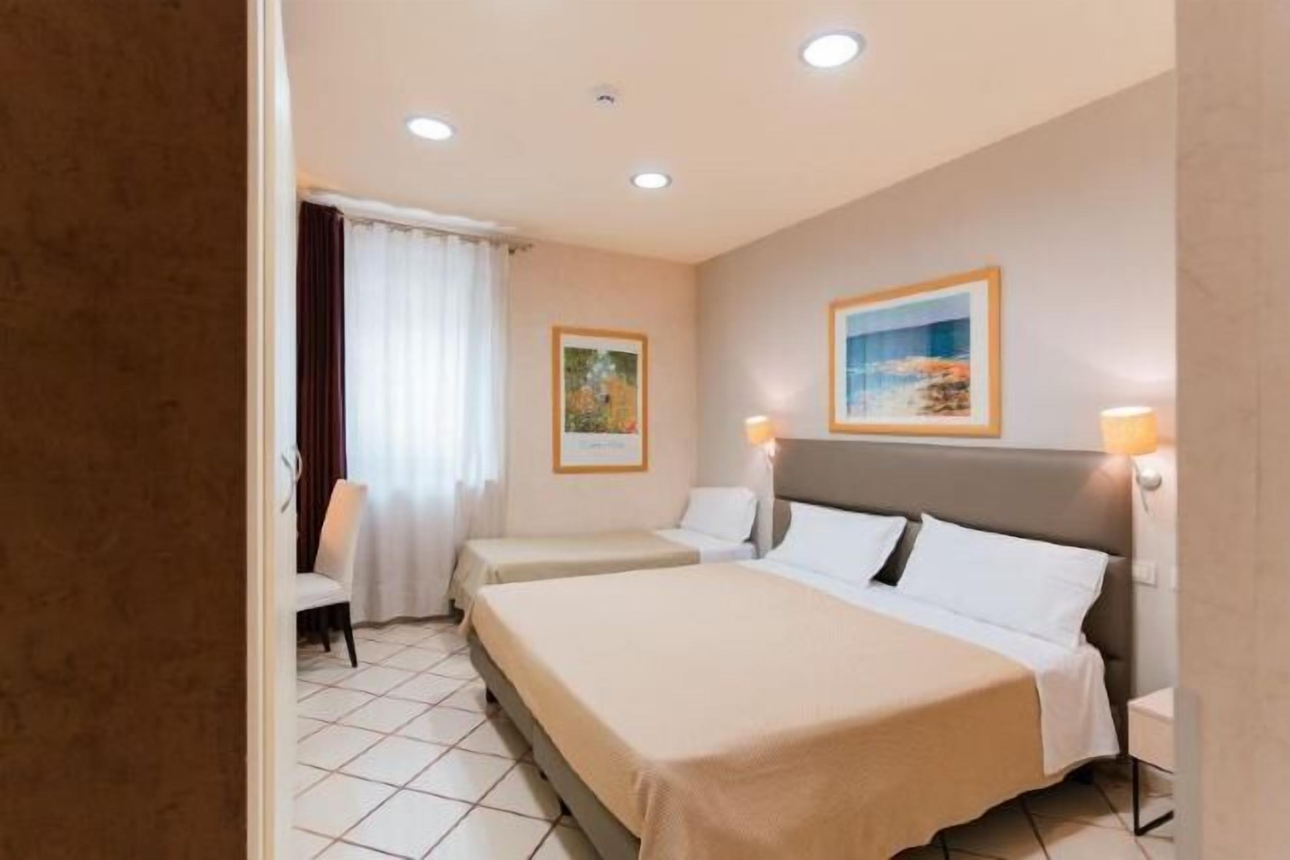 Luxe beddengoed, een minibar, een kluis op de kamer, een bureau