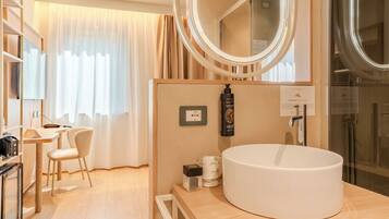 Dusche, Haartrockner, Bidet, Handtücher
