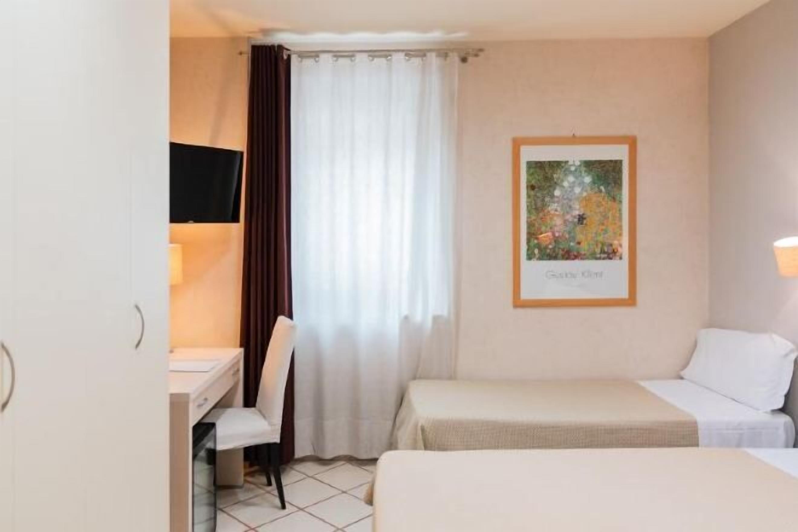 Luxe beddengoed, een minibar, een kluis op de kamer, een bureau