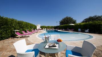 Outdoor pool, pool umbrellas, sun loungers