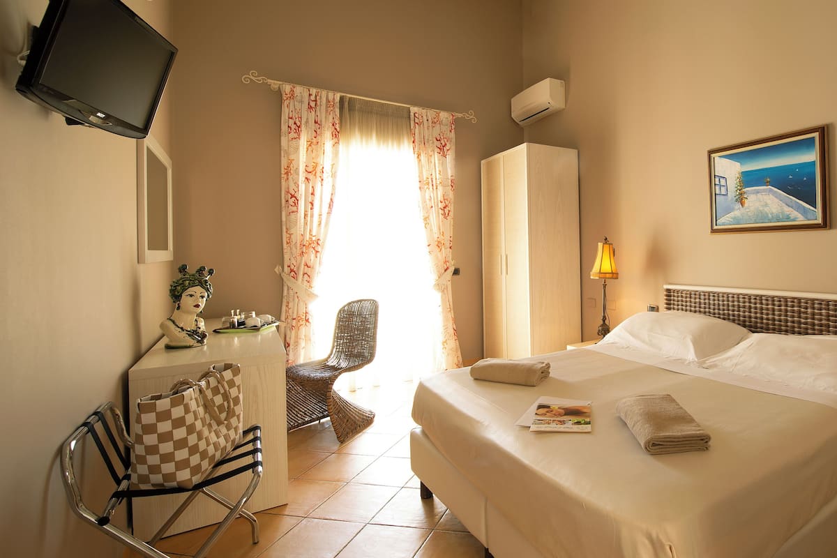 Minibar, in-room safe, desk, soundproofing