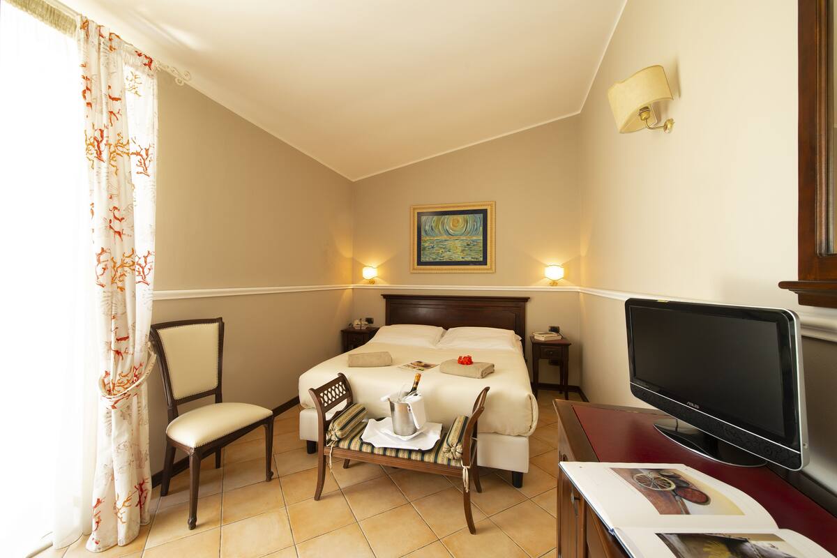 Minibar, in-room safe, desk, soundproofing