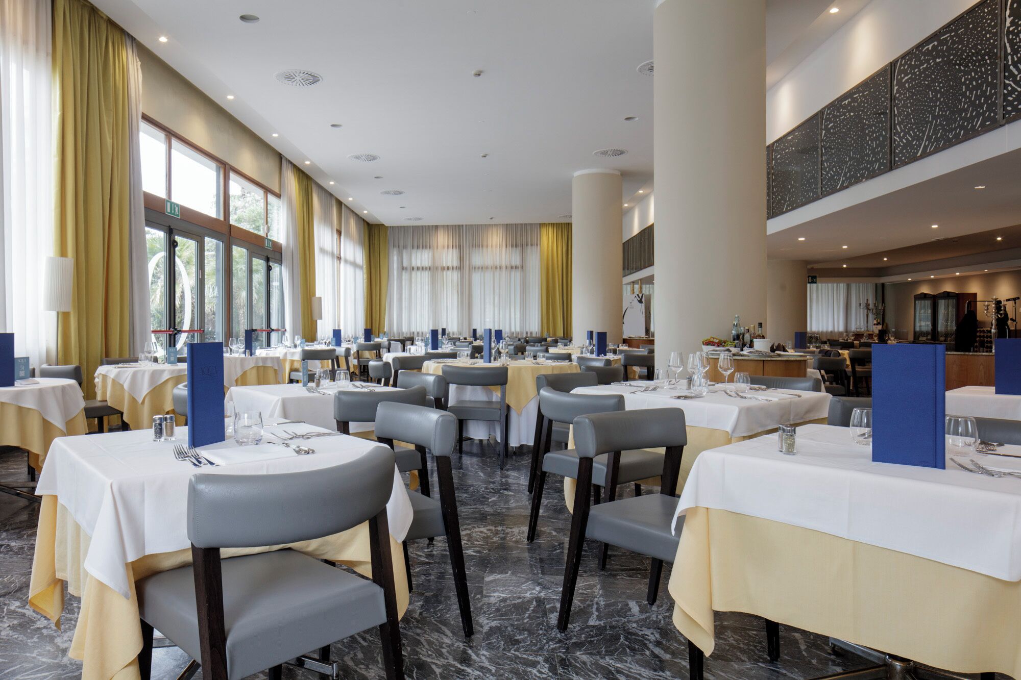 Päivittäinen buffetaamiainen (18 EUR per henkilö)