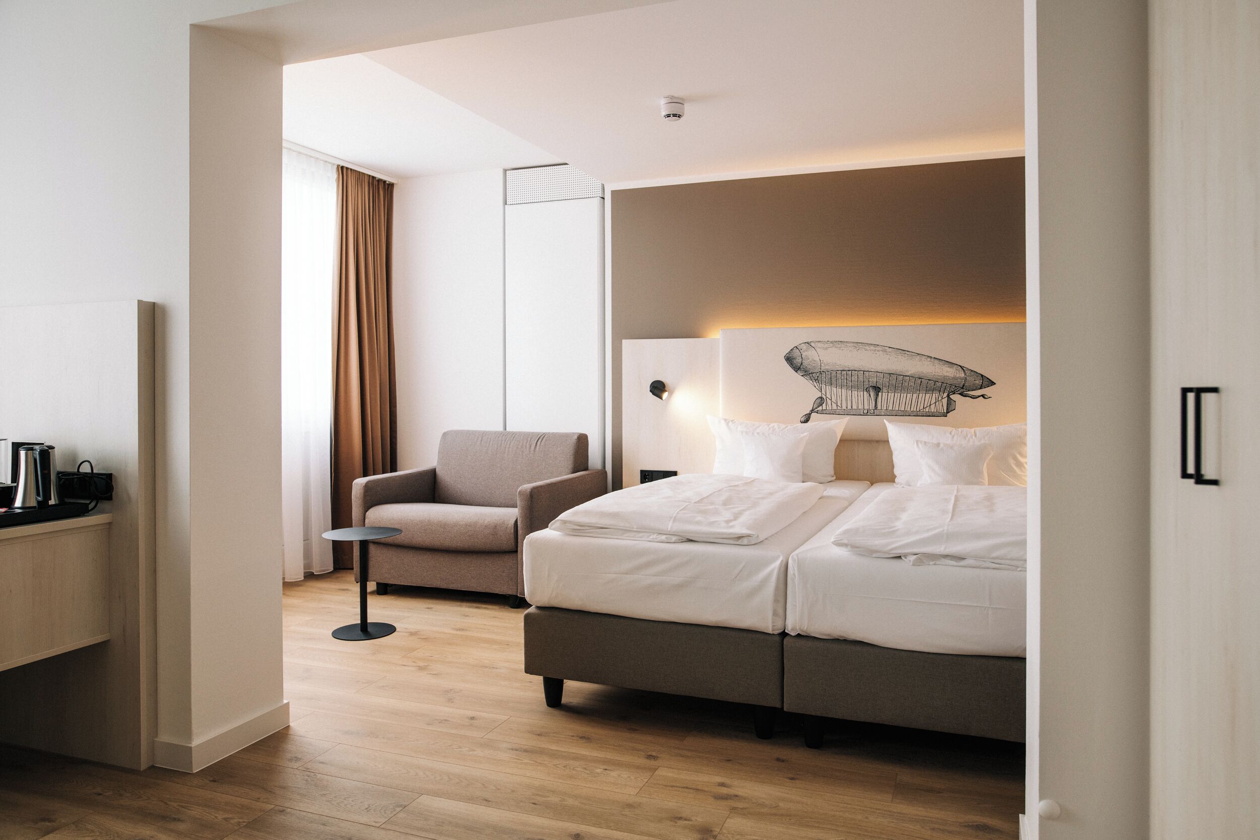 Junior Suite | 低過敏寢具、書桌、筆電工作空間、遮光布/窗簾