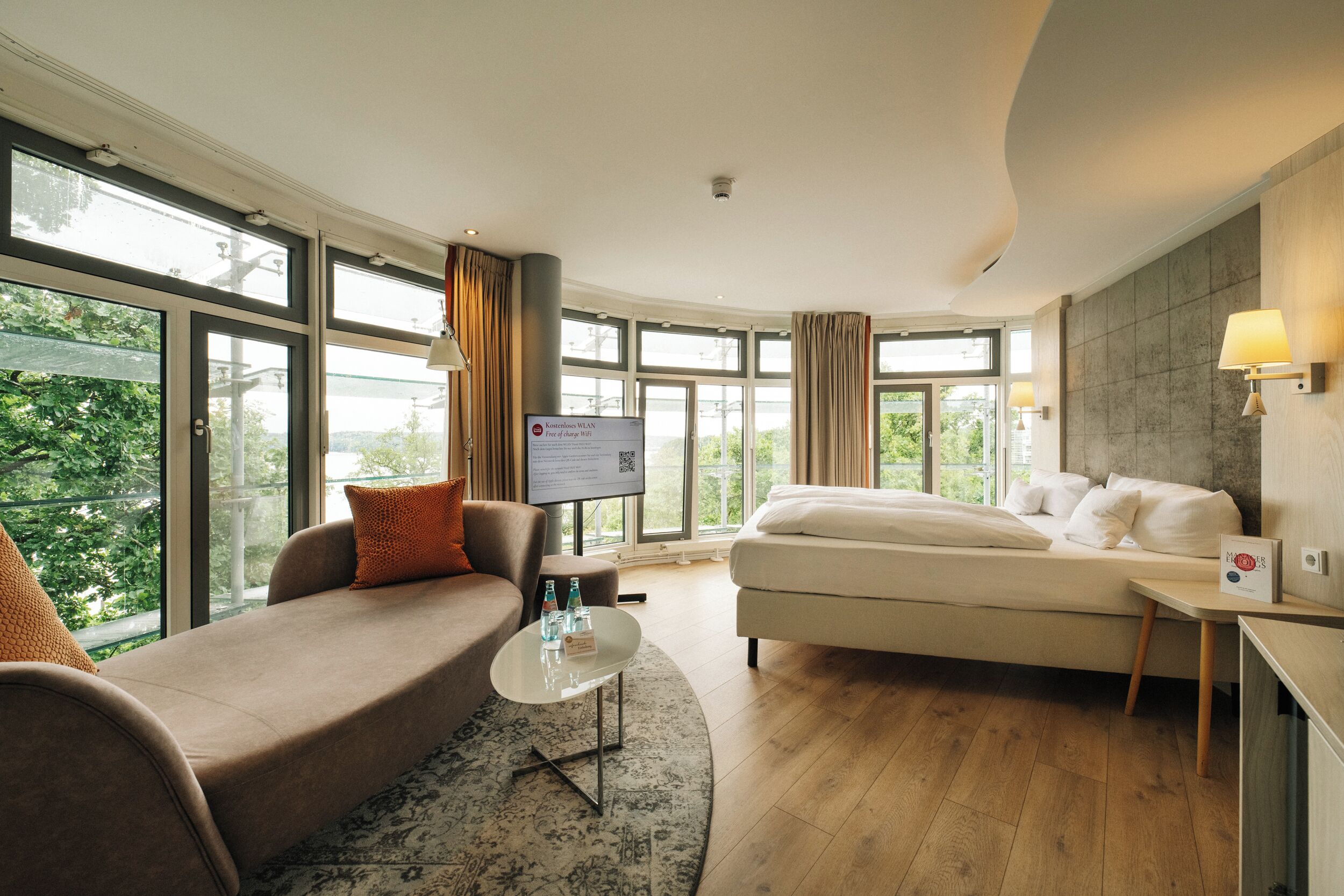 Deluxe Suite, Lake View