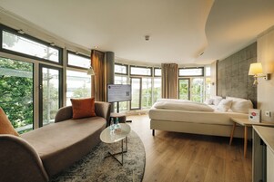 Deluxe Suite, Lake View | Hypo-allergenic bedding, desk, laptop workspace, blackout drapes