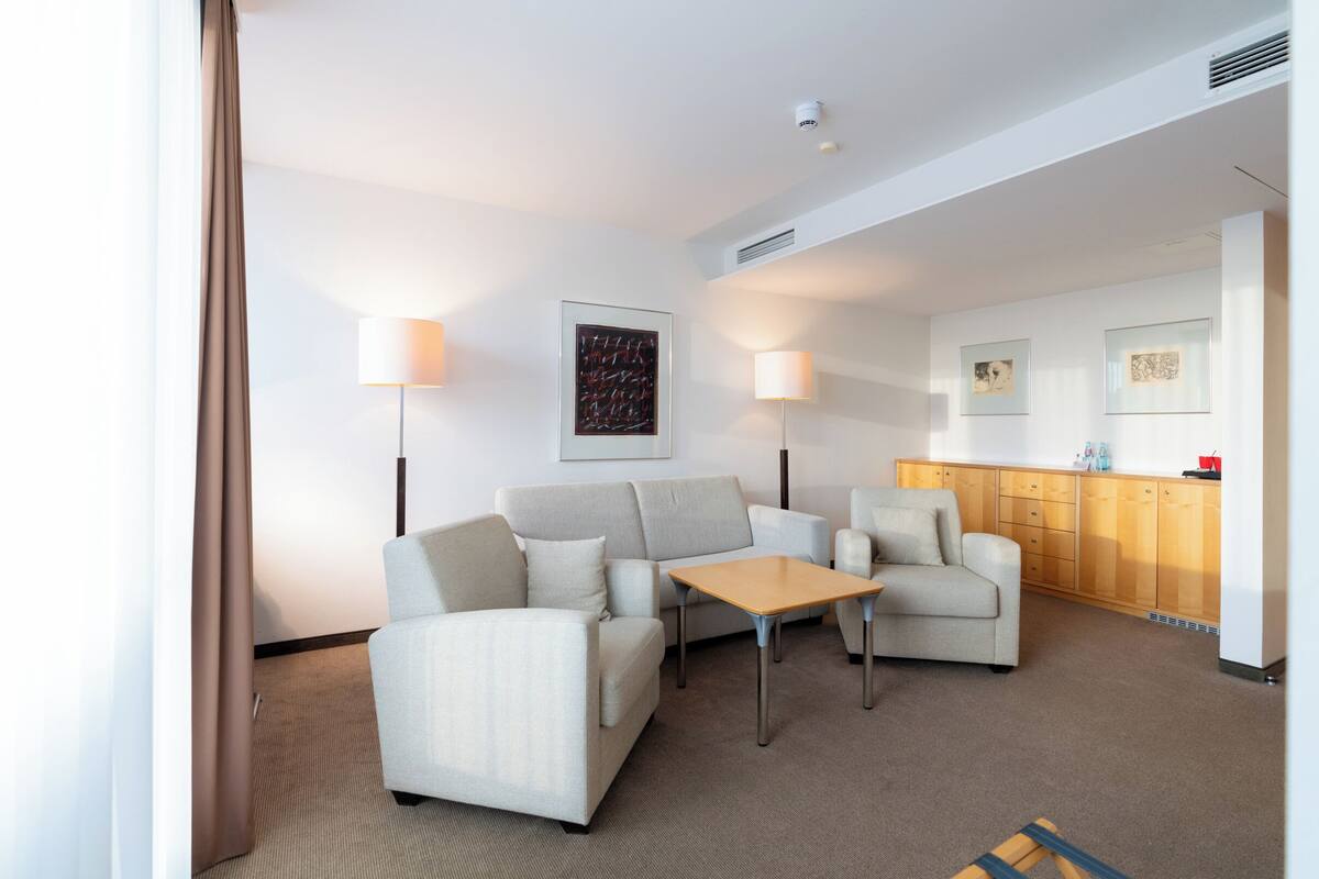 superior suite | living area | 42-inch flat-screen tv with satellite channels, tv