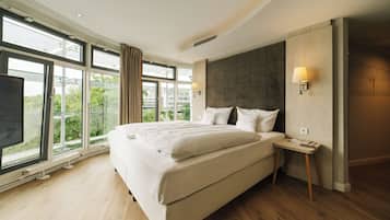 Deluxe Suite, Lake View | Lake view