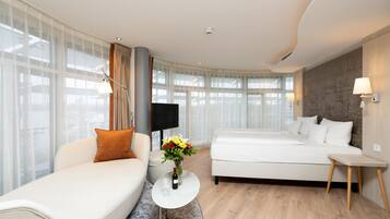 Deluxe Suite, Lake View | 1 bedroom, hypo-allergenic bedding, desk, laptop workspace