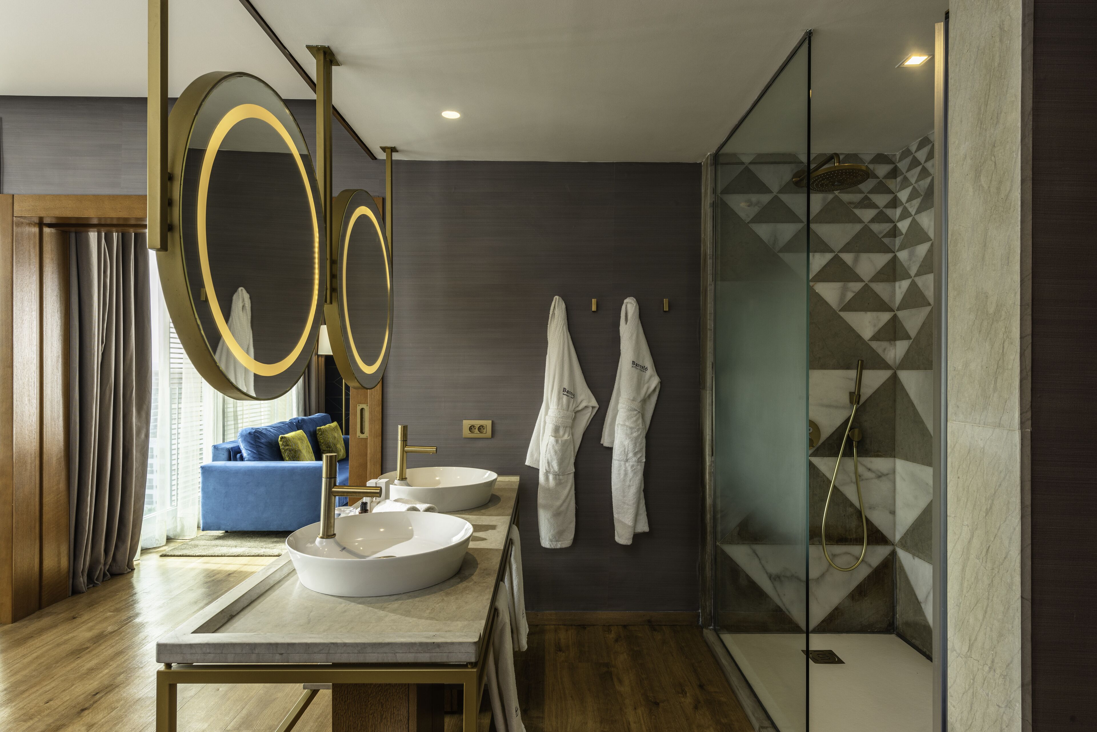 shower, rainfall showerhead, free toiletries, hair dryer