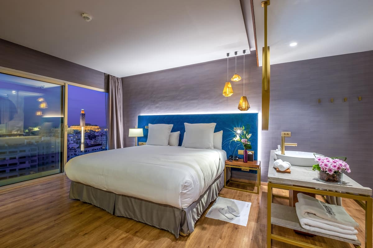 premium double or twin room, sea view | 1 bedroom, premium bedding, minibar, in-room safe