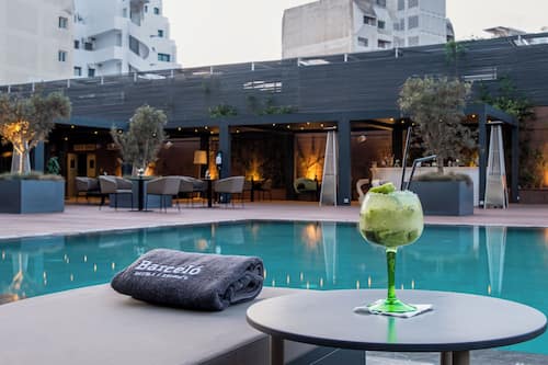 Outdoor pool, pool loungers