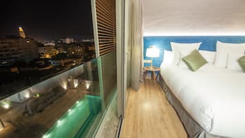 1 bedroom, premium bedding, minibar, in-room safe