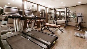 A gym with treadmills, weight machines, and a bench. - Kensington Hotel Yeouido Seoul (Seoul)