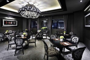3 restaurants; breakfast, lunch, dinner, and brunch served - Kensington Hotel Yeouido Seoul (Seoul)