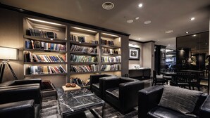 A modern library with leather seating, marble tables, and well-organized bookshelves. - Kensington Hotel Yeouido Seoul (Seoul)