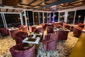 Breakfast, lunch and dinner served - Ashiana Clarks Inn, Shimla (Shimla)