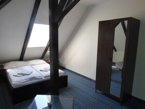 1 bedroom, desk, blackout curtains, free WiFi