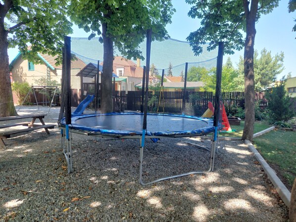 Children’s play area – outdoor
