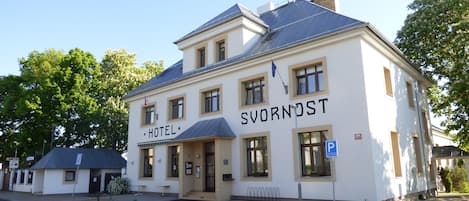 Pintu masuk properti