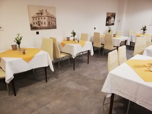 Tägliches inbegriffenes Frühstücksbuffet