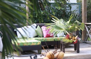 Exceptional Memories- Footprints away from the beach with Balcony | Terassi/patio