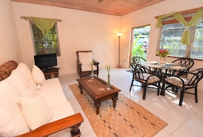 Minutes to breathtaking view- golden sun rise 2 bedrooms | NÀkymÀ huoneesta