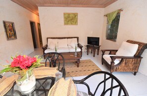 Minutes to breathtaking view- golden sun rise 2 bedrooms | Living area