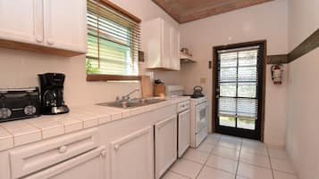 Minutes to breathtaking view- golden sun rise 2 bedrooms | Private kitchen | Fridge, coffee/tea maker, toaster, cookware/dishes/utensils