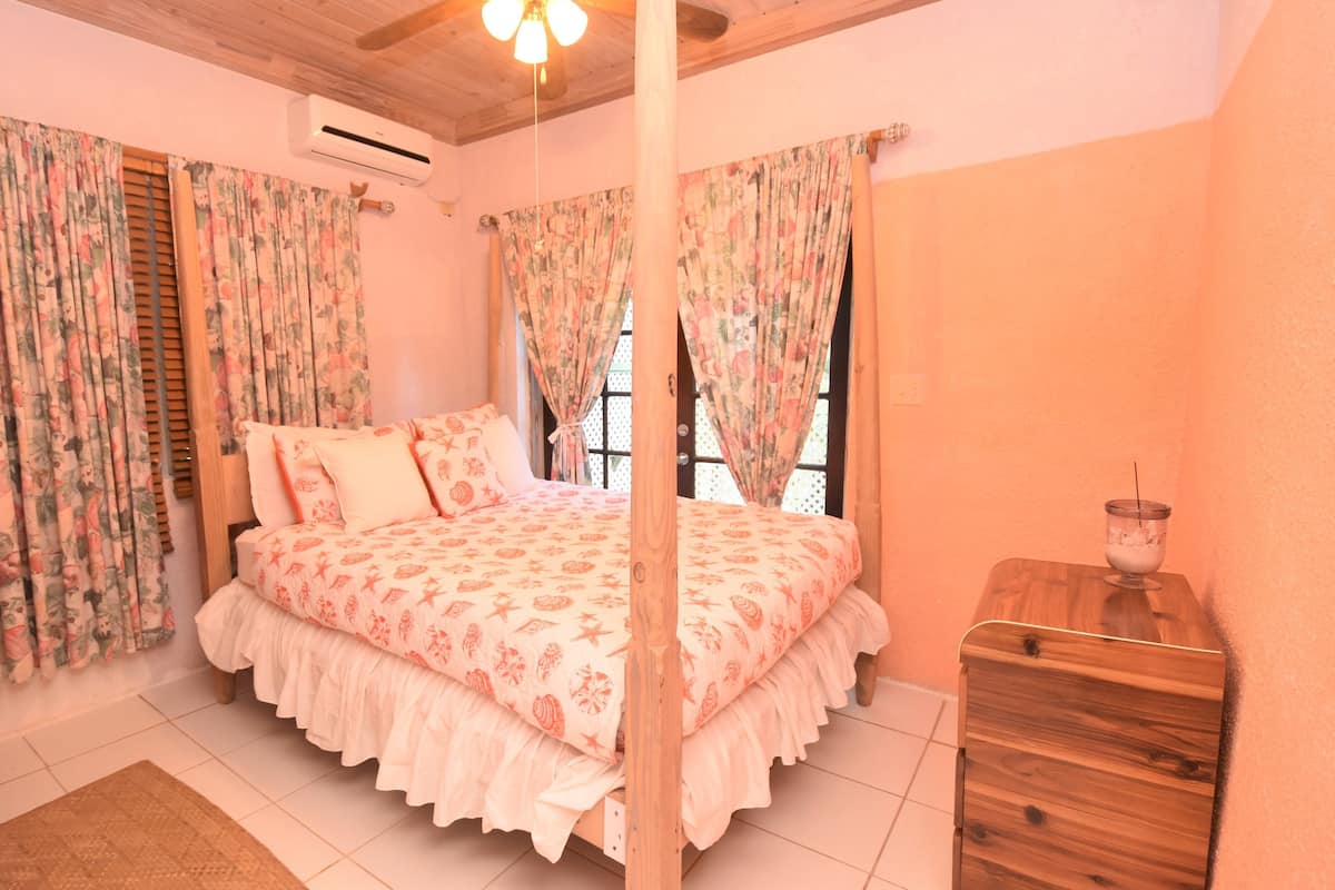 Tropical Premium Garden- footsteps away from beach