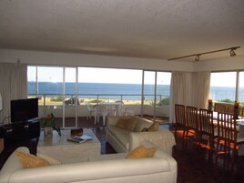 32-英寸液晶电视 （配备有线频道）、电视