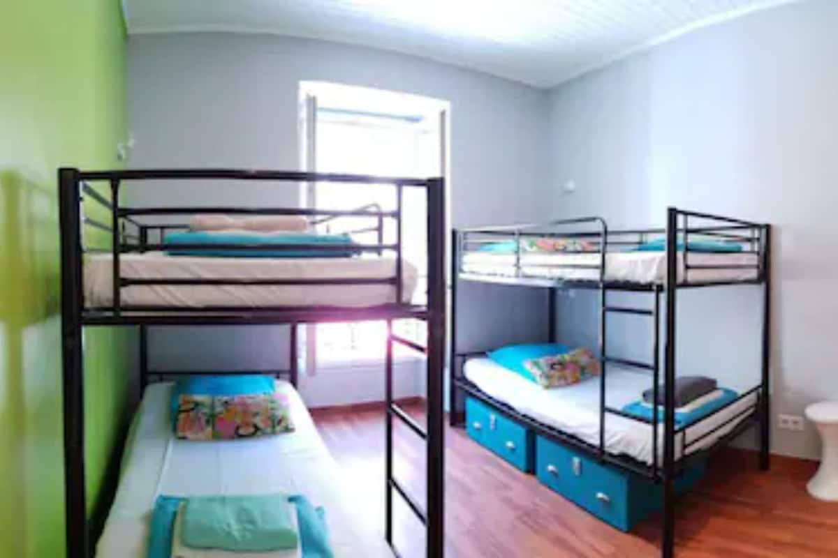 Quadruple Room | Minibar, in-room safe, desk, soundproofing