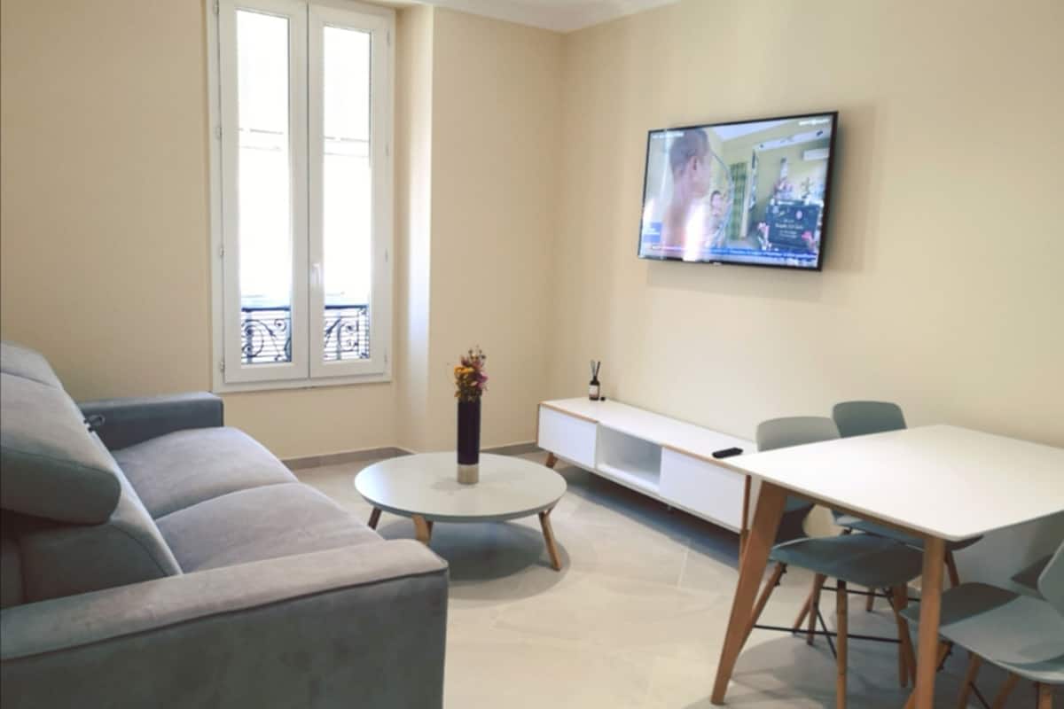 Apartment | Minibar, in-room safe, desk, soundproofing