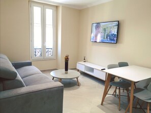 아파트 | 미니바, 객실 내 금고, 책상, 방음 설비