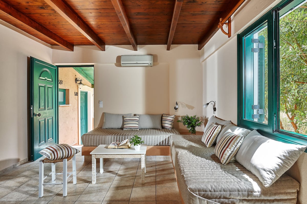 Superior Apartment, 1 Bedroom | 1 bedroom, in-room safe, blackout drapes, iron/ironing board