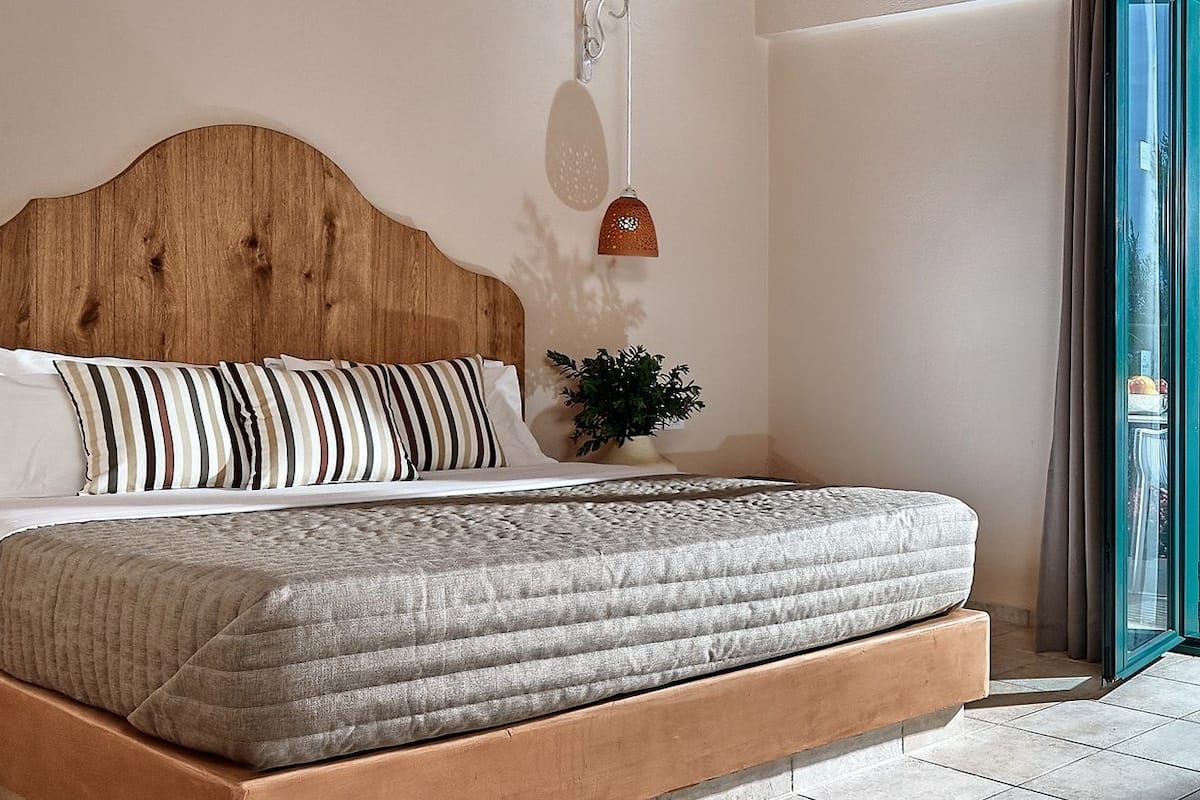 In-room safe, blackout drapes, iron/ironing board, WiFi (free)