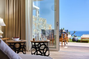 Deluxe Duplex, Private Pool, Sea View | Ruang tamu | 37 inci televisyen skrin rata dengan satelit, TV 