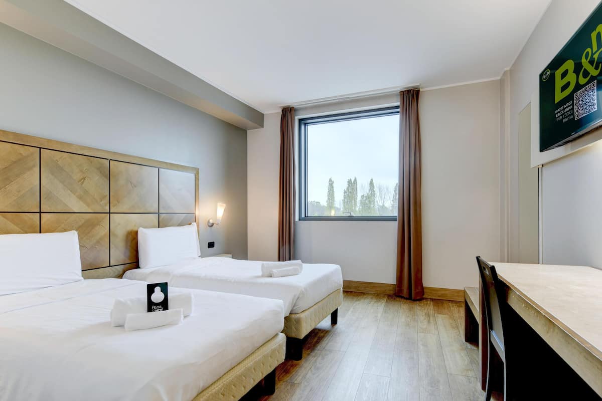 In-room safe, desk, soundproofing, free WiFi