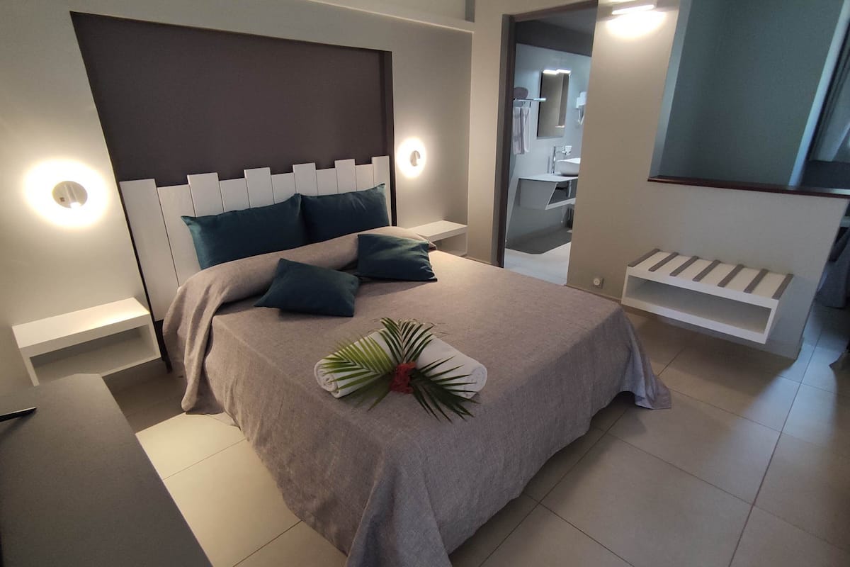 family studio, kitchenette (40 m2) | 1 bedroom, in-room safe, iron/ironing board, bed sheets