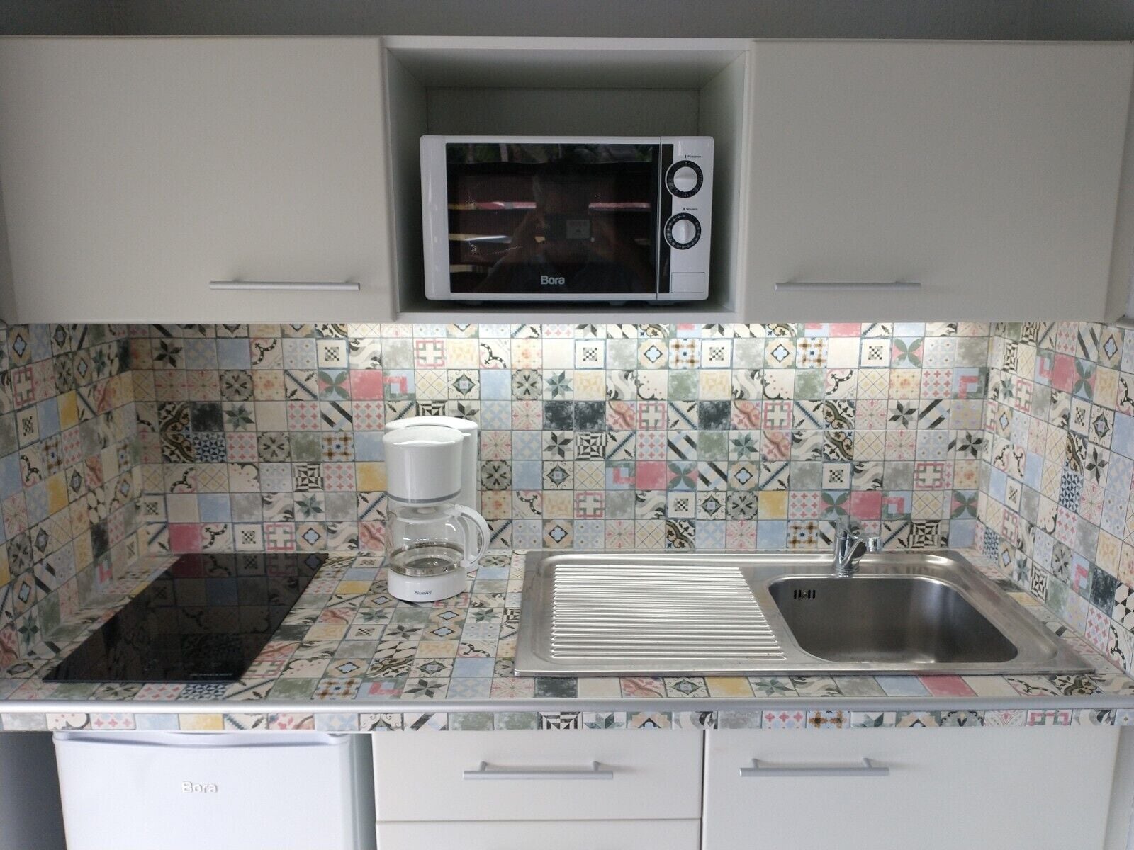 superior studio, kitchenette (34 m2) | private kitchen | fridge, microwave, electric kettle, cleaning supplies