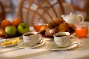 Frokostbuffé hver dag (EUR 15 per person)