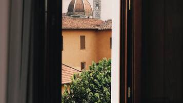 Classic-Doppelzimmer | Minibar, Zimmersafe, Schreibtisch, laptopgeeigneter Arbeitsplatz