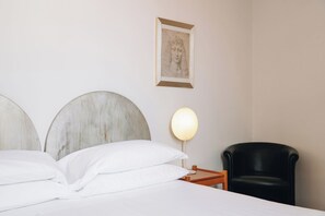 Dobbeltrom – basic, 1 soverom (Jolly) | Minibar, safe på rommet, skrivebord og skrivebord for bærbar PC