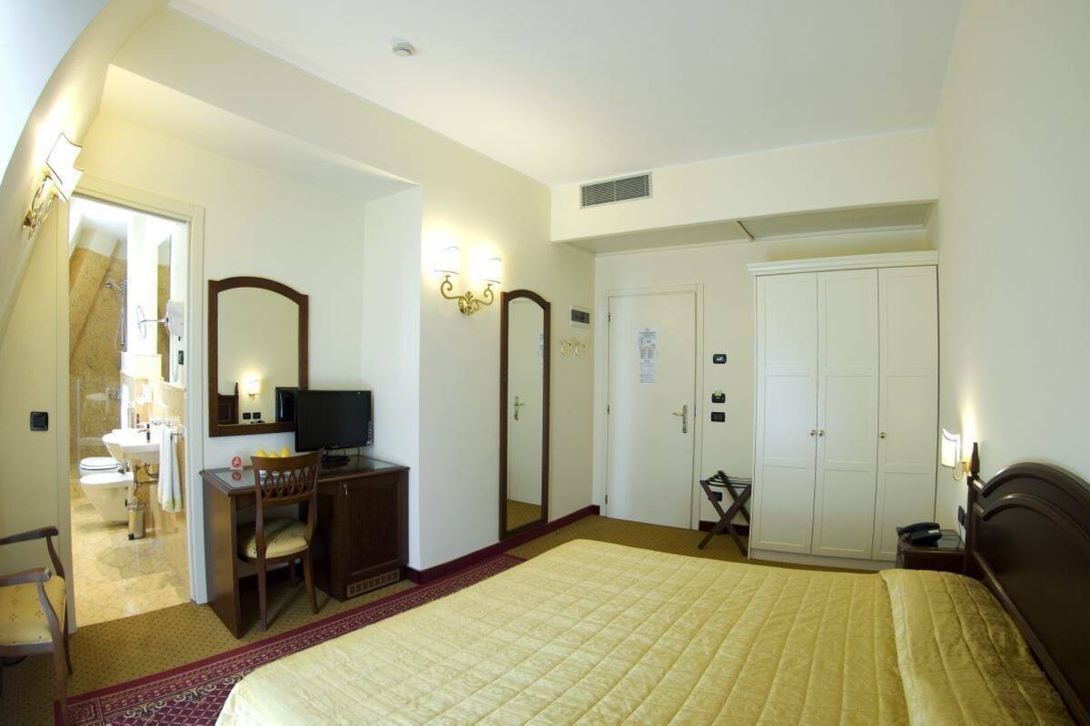 Minibar, in-room safe, soundproofing, free cots/infant beds