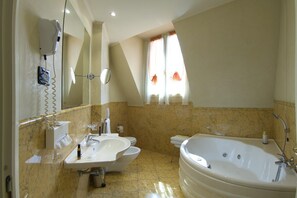 Classic Single Room | Bathroom | Free toiletries, hair dryer, slippers, bidet