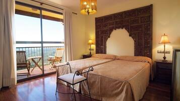 Een minibar, een kluis op de kamer, een bureau, gratis wifi