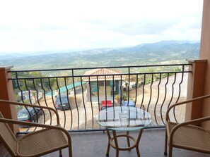 Minibar, in-room safe, desk, free WiFi