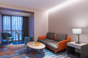Deluxe Room, 1 King Bed | Minibar, in-room safe, desk, blackout drapes - Sunworld Hotel Beijing Wangfujing (Beijing)