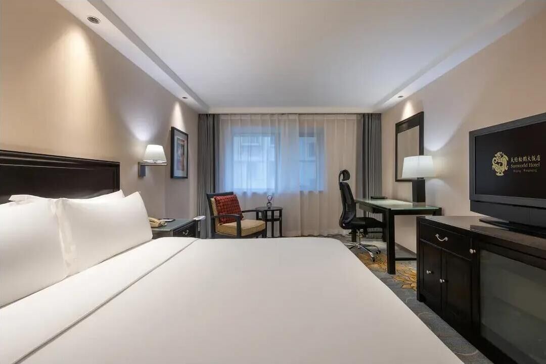 Minibar, caja fuerte, escritorio y cortinas opacas